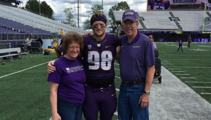 Will Dissly with his father Paul Dissly and mother Lois Perry Dissly