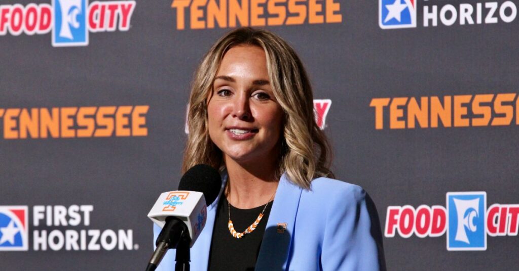 Tennessee Lady Vols Head Coach Kim Caldwell Is Expecting Her First ...